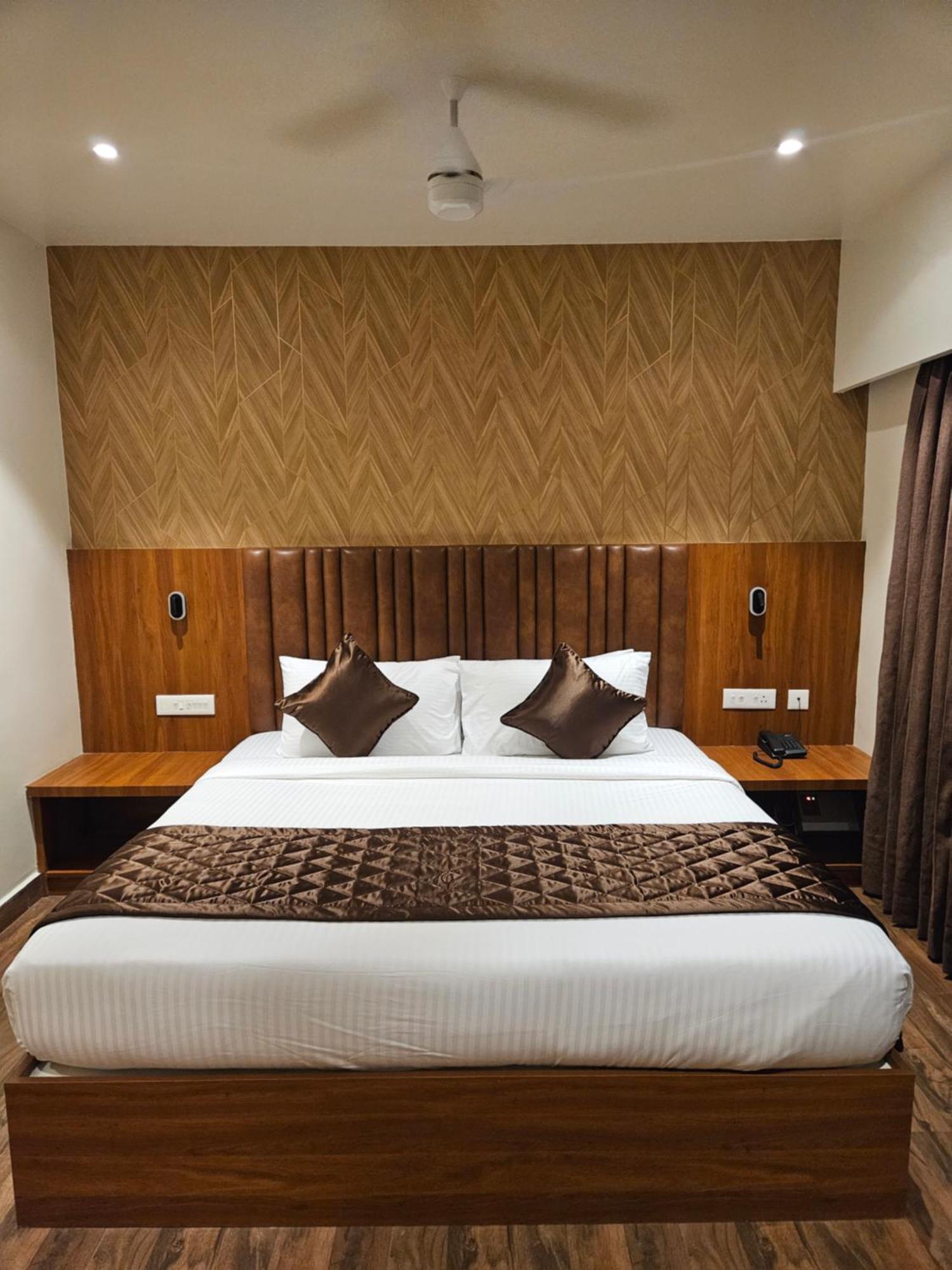 Hotel Pl Grand كارايكودي المظهر الخارجي الصورة