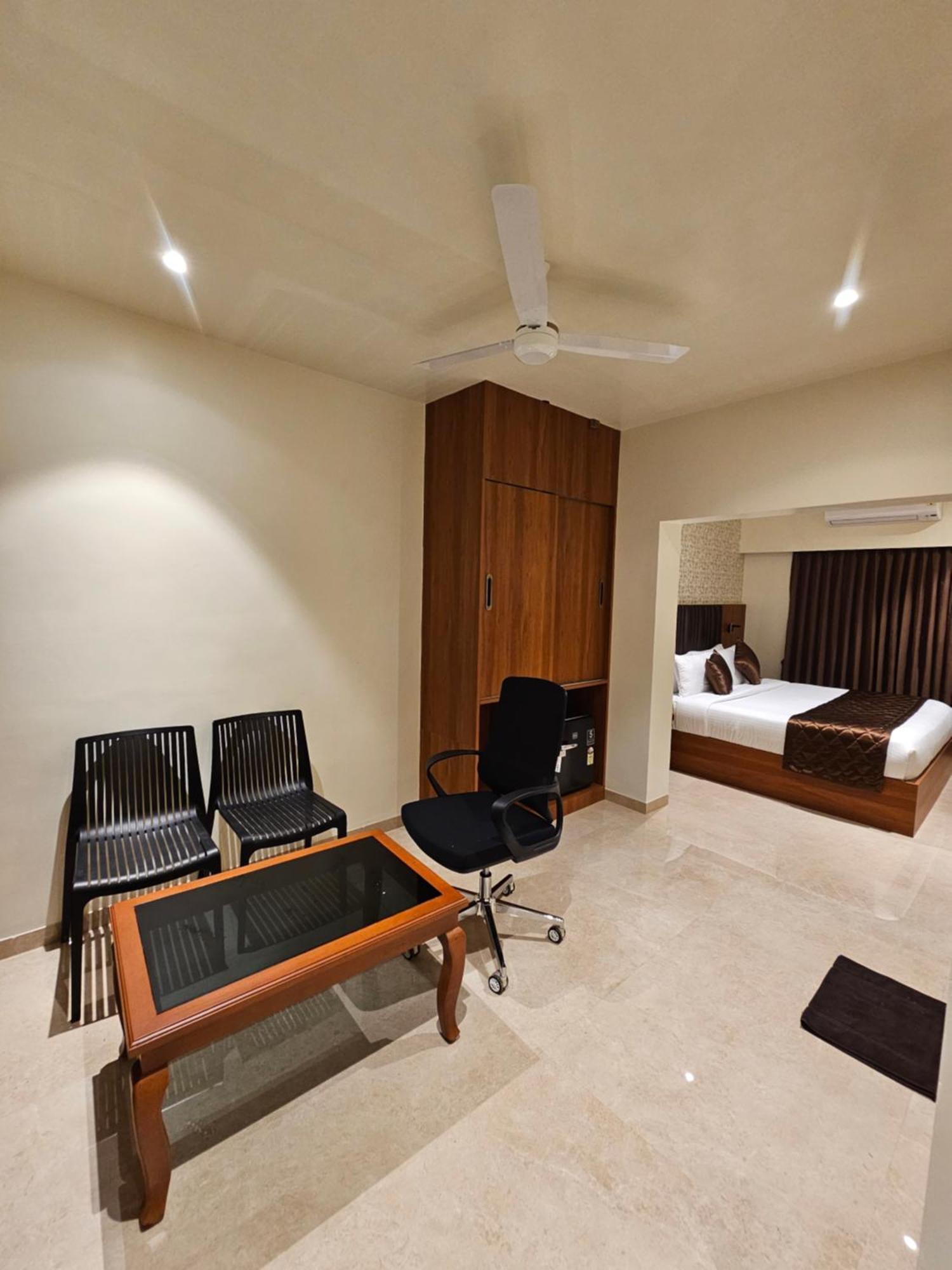 Hotel Pl Grand كارايكودي المظهر الخارجي الصورة