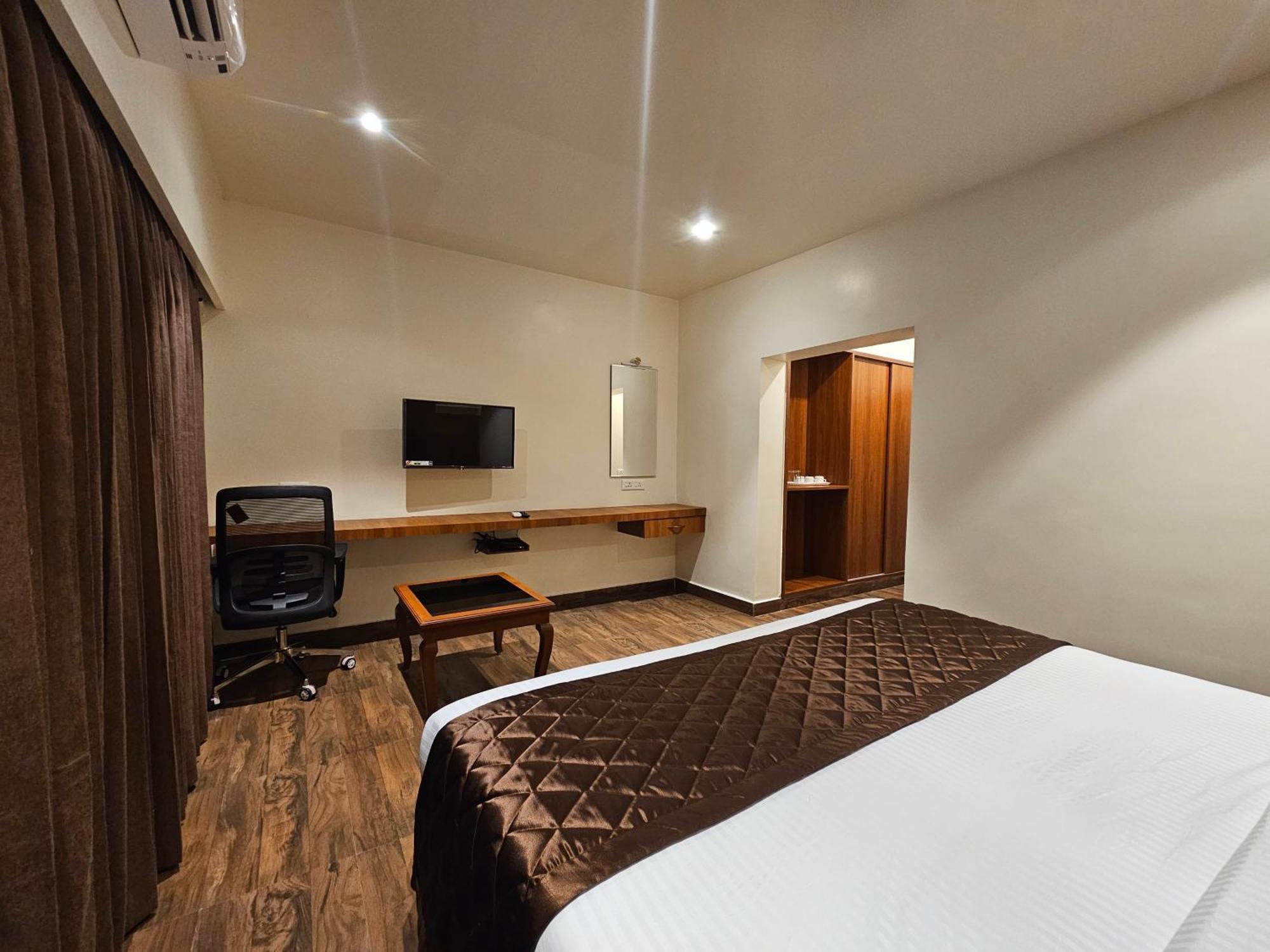 Hotel Pl Grand كارايكودي المظهر الخارجي الصورة