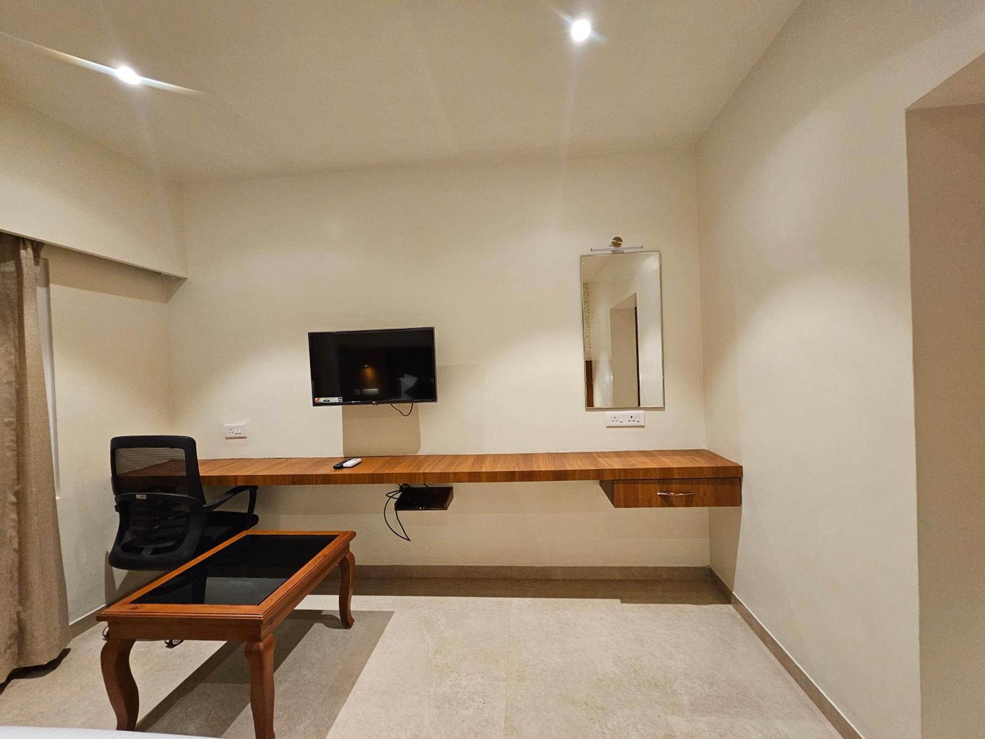 Hotel Pl Grand كارايكودي المظهر الخارجي الصورة