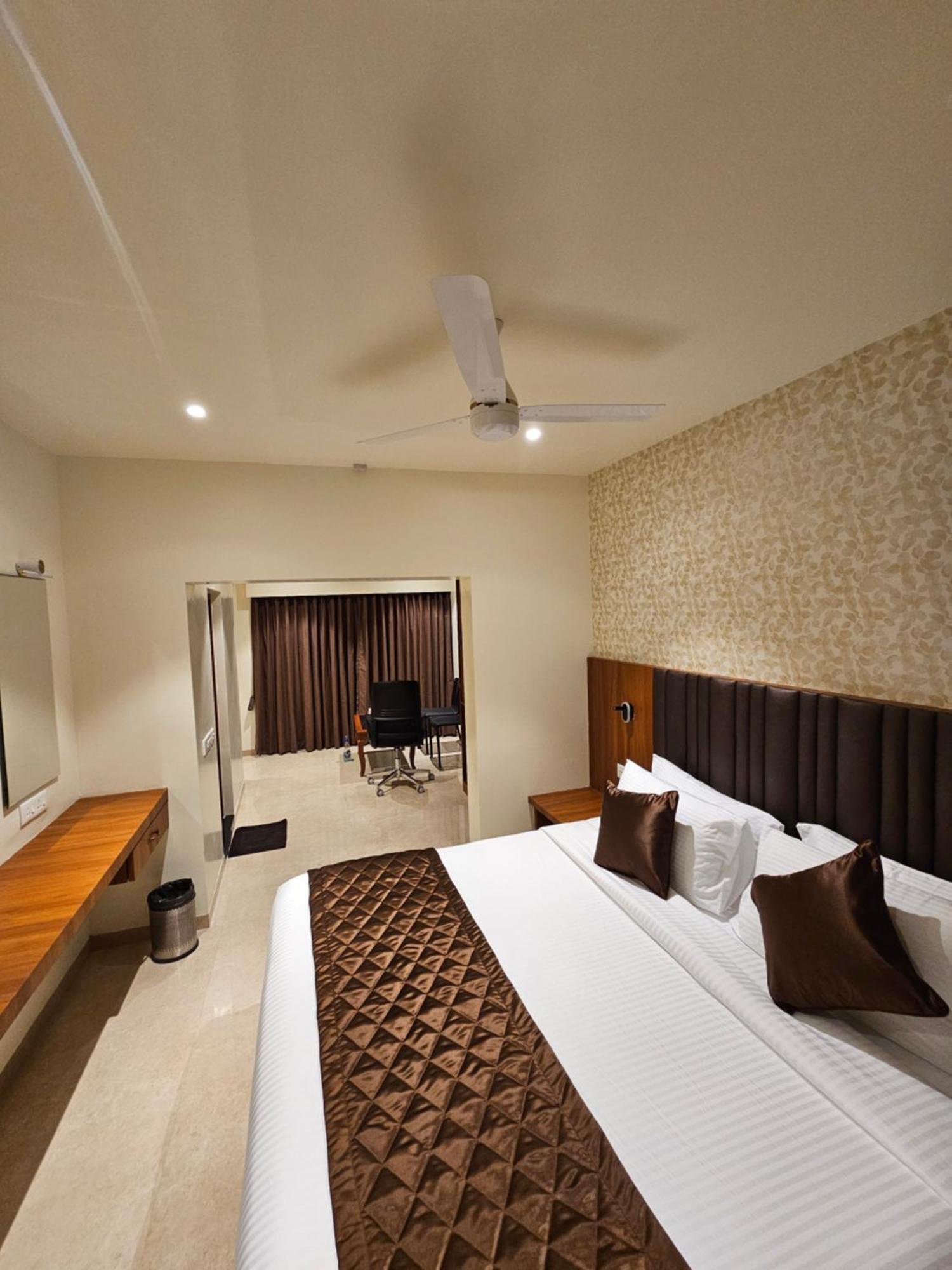 Hotel Pl Grand كارايكودي المظهر الخارجي الصورة