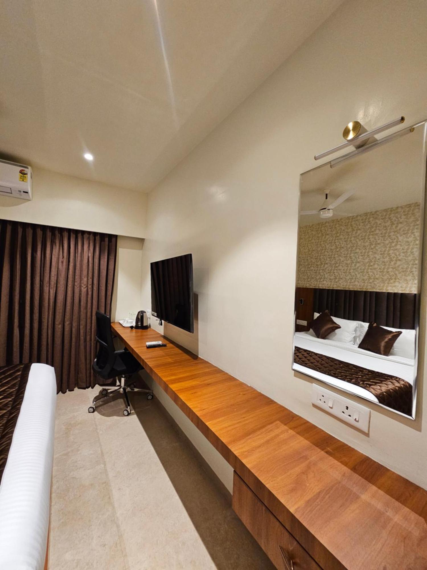 Hotel Pl Grand كارايكودي المظهر الخارجي الصورة