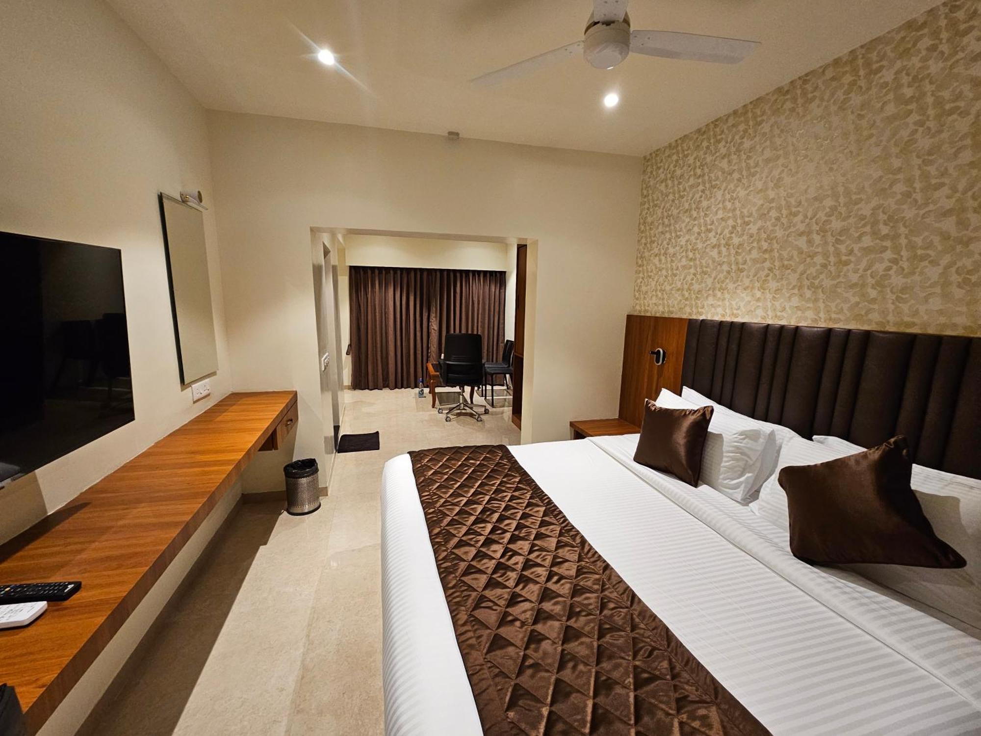 Hotel Pl Grand كارايكودي المظهر الخارجي الصورة