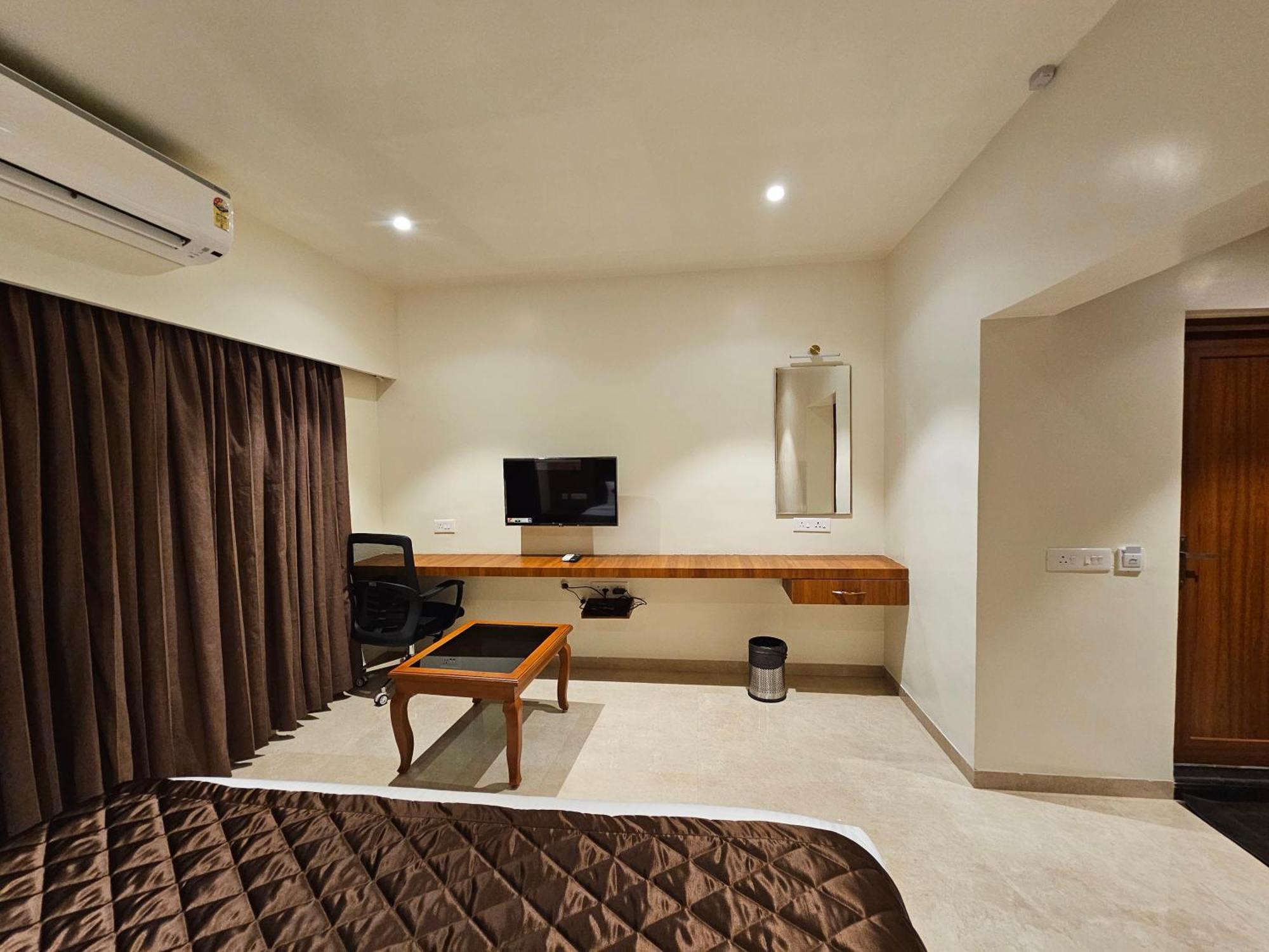Hotel Pl Grand كارايكودي المظهر الخارجي الصورة