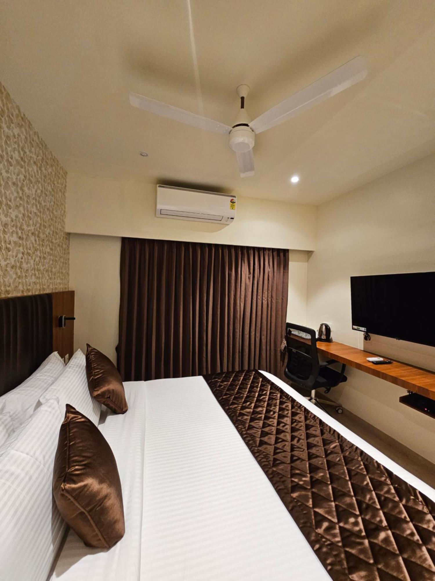 Hotel Pl Grand كارايكودي المظهر الخارجي الصورة