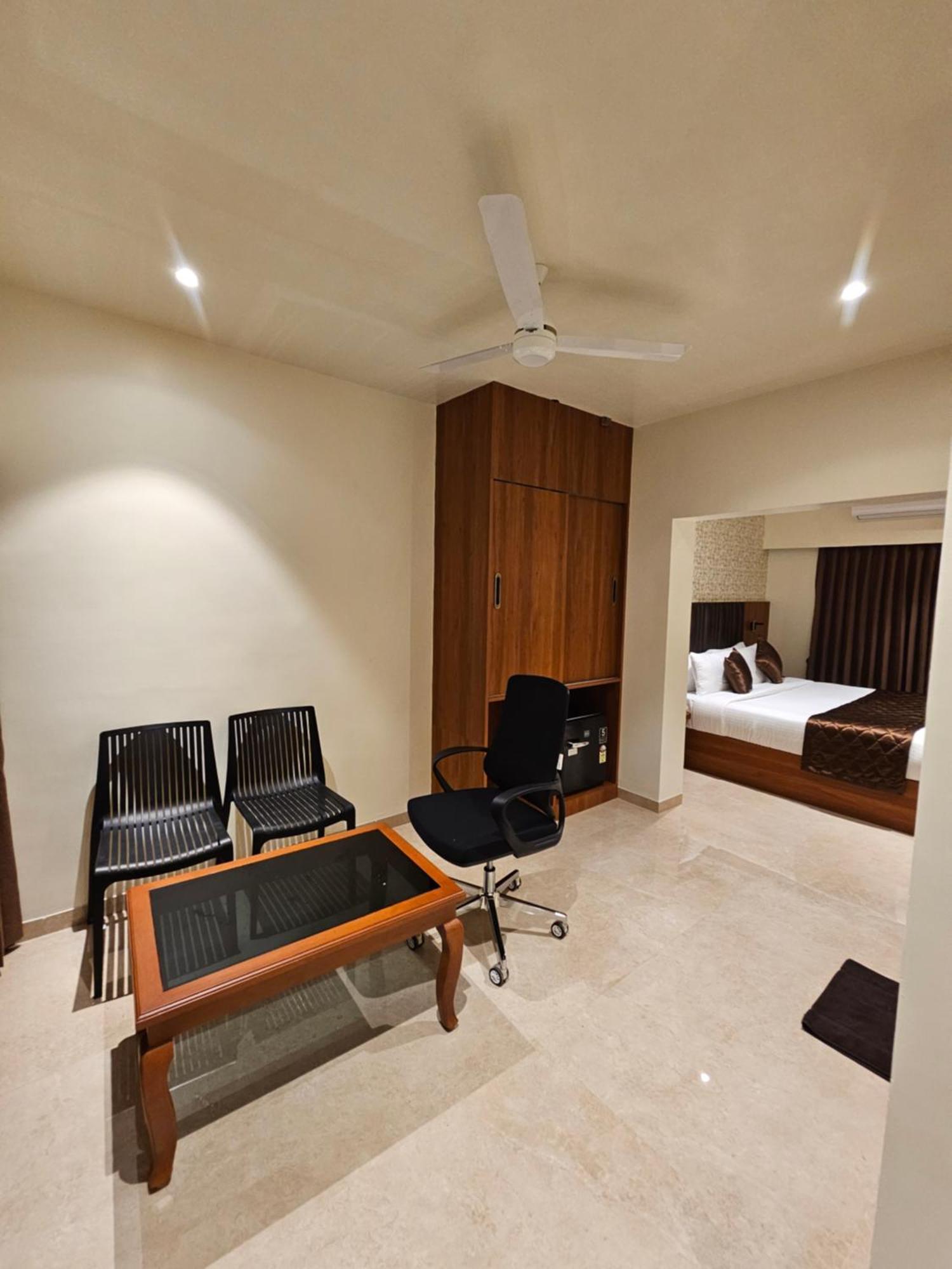 Hotel Pl Grand كارايكودي المظهر الخارجي الصورة