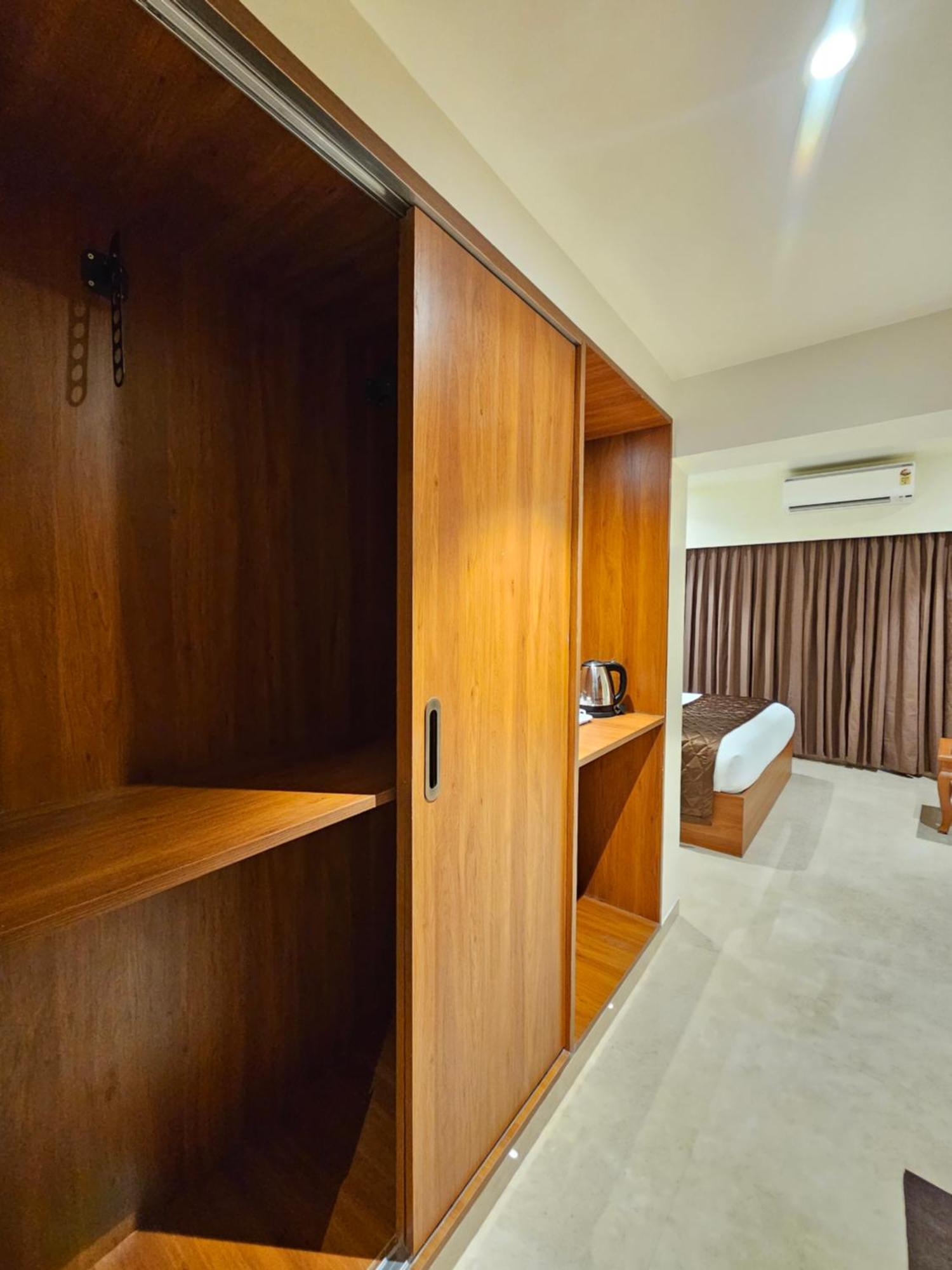 Hotel Pl Grand كارايكودي المظهر الخارجي الصورة